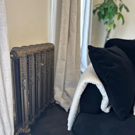 Appartement 1 Bed Period Clifton Balcony Flat With Private Off Road Parking *