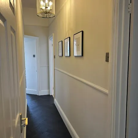 1 Bed Period Clifton Balcony Flat With Private Off Road Parking *