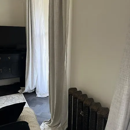 1 Bed Period Clifton Balcony Flat With Private Off Road Parking Bristol