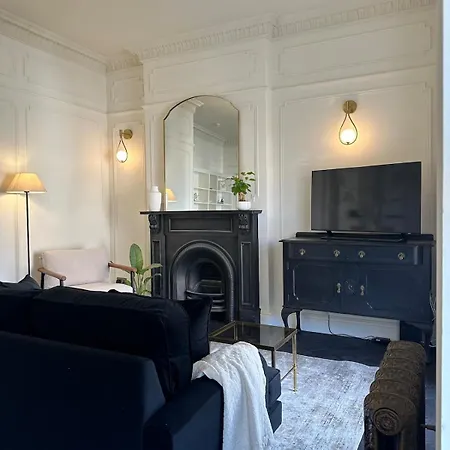 1 Bed Period Clifton Balcony Flat With Private Off Road Parking