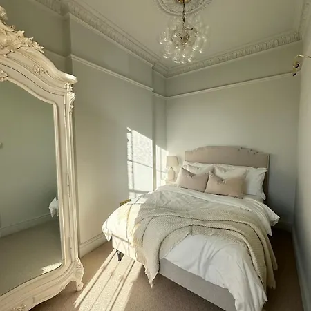 1 Bed Period Clifton Balcony Flat With Private Off Road Parking Apartment Bristol