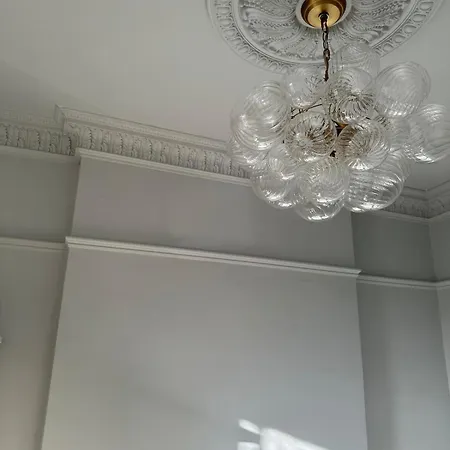 شقة 1 Bed Period Clifton Balcony Flat With Private Off Road Parking *
